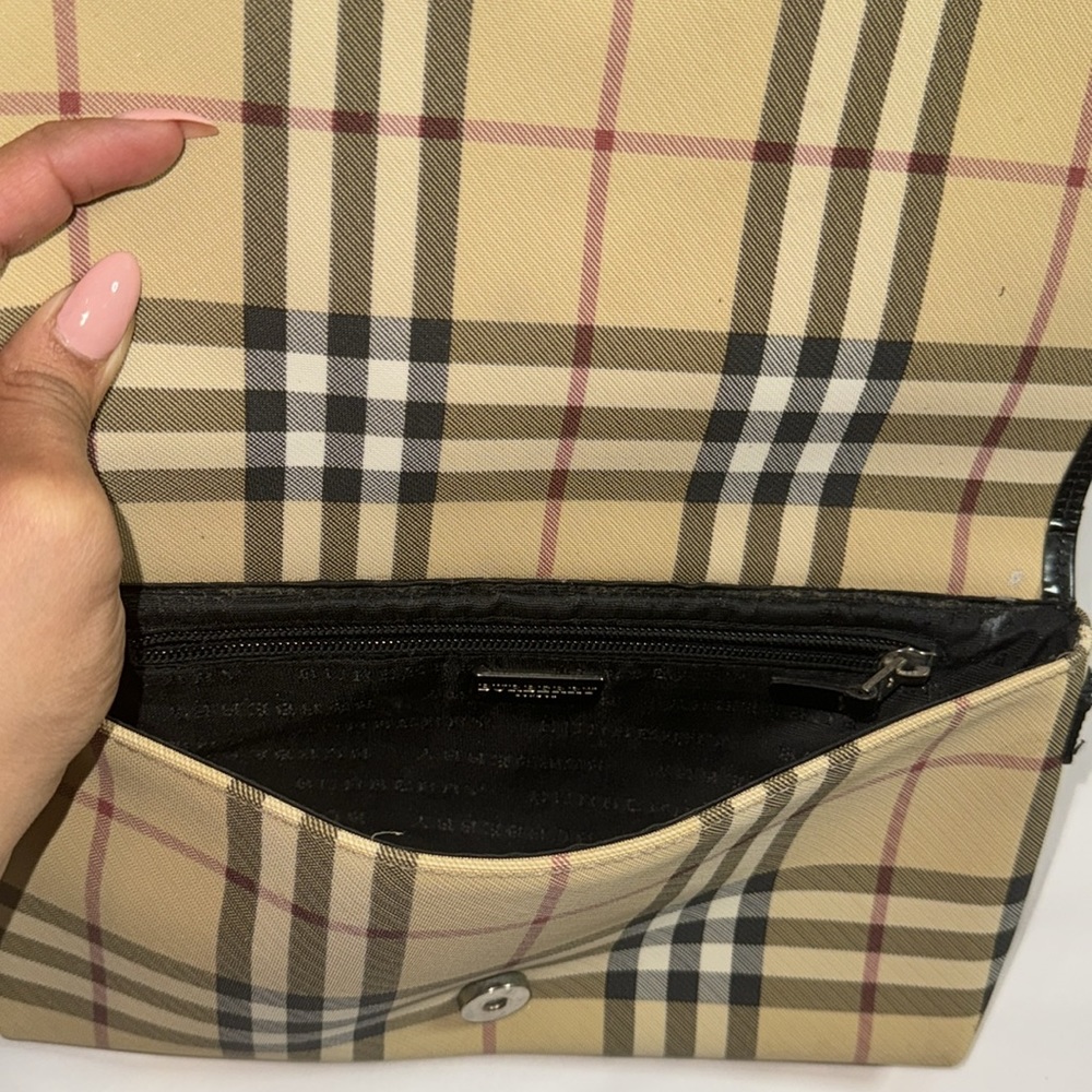 Burberry clutch - Picture 4 of 4